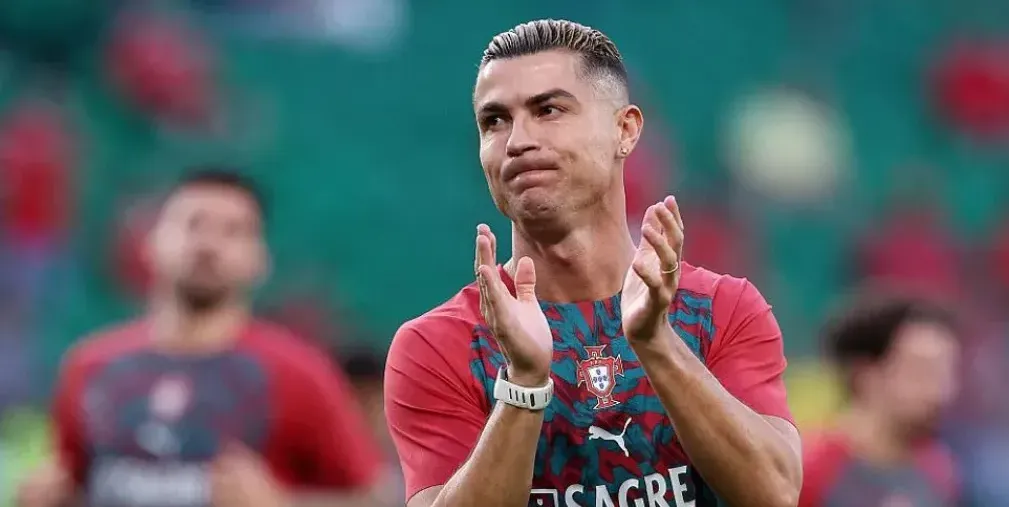18 anos depois Ronaldo viu o banco num jogo oficial